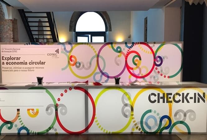 Personalização de balcões e biombos